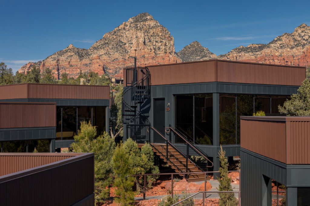 One of the glass atriums at the boutique hotel Ambiente Sedona, with its red rock views. Photo by: Jeff Zaruba. Source: Ambiente.